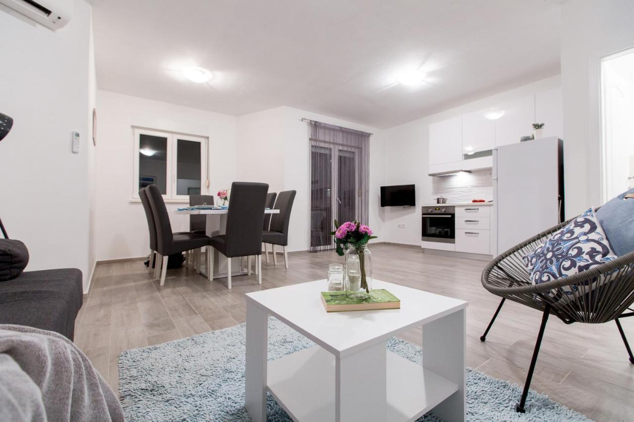 Maiv Residence - Family & Designer Suites Rogoznica  Værelse billede